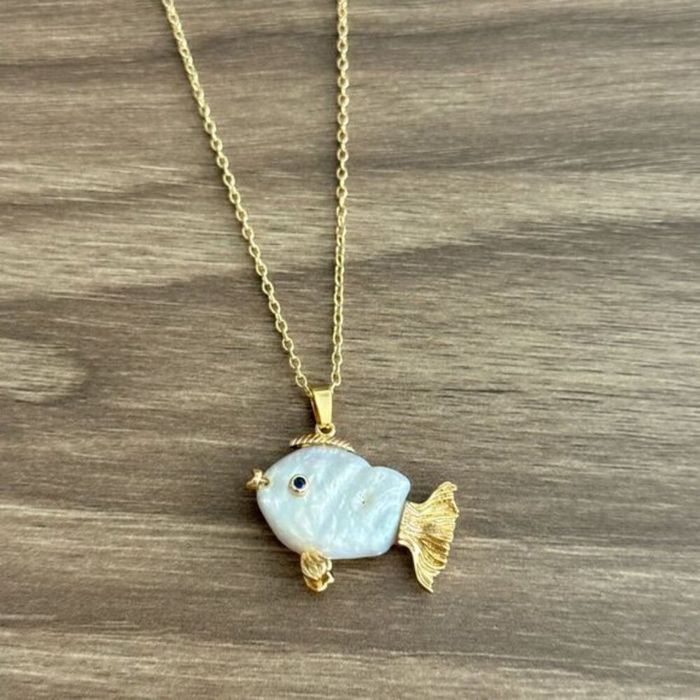 Gold Fish Pendant Necklace Q114 - Picture 4 of 5
